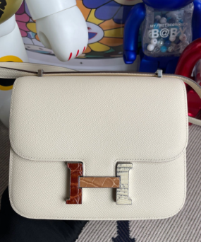 에르메스 콘스탄스18 나타 화이트 악어 리자드 가죽 버클 앱송